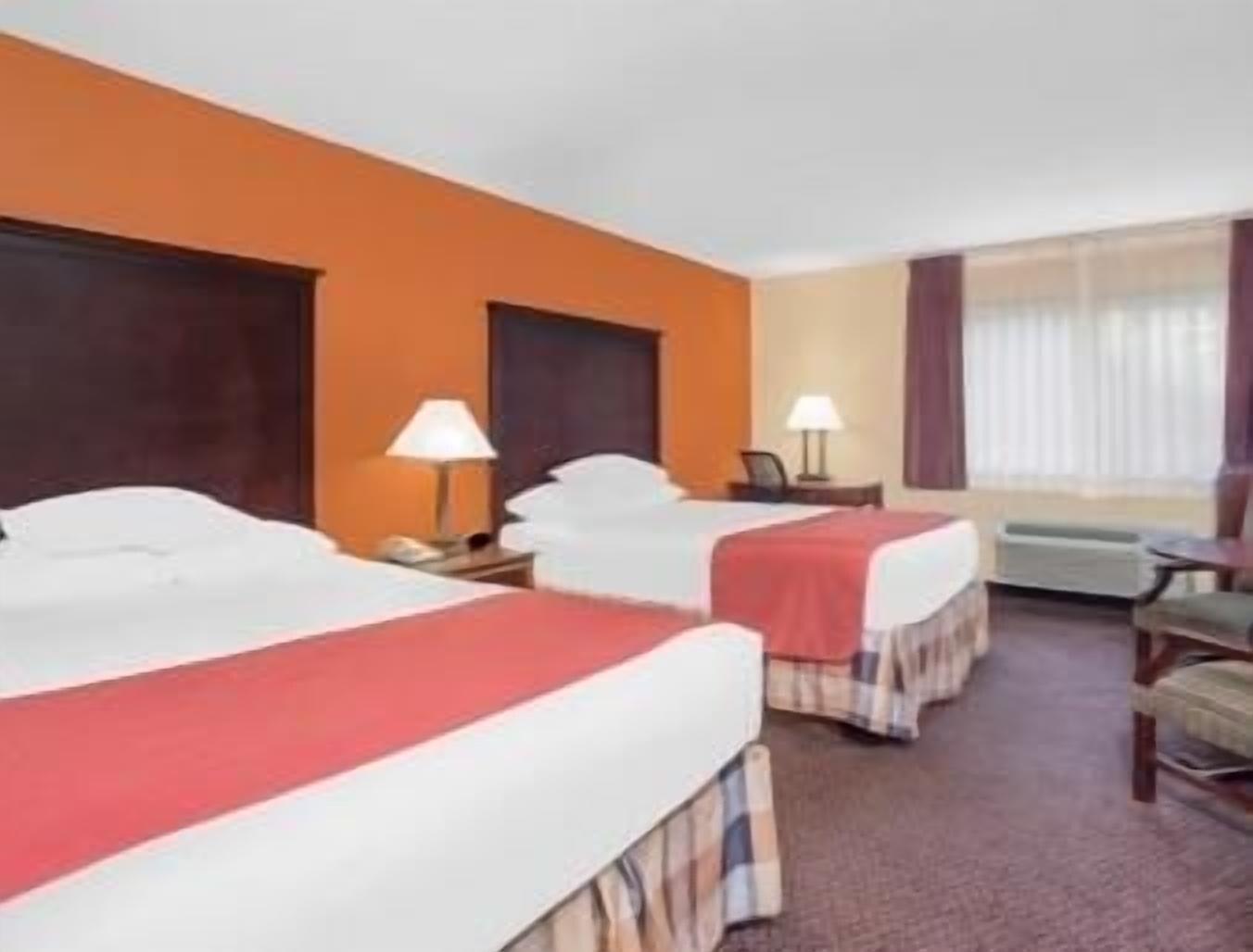 Ramada By Wyndham Waupaca Motel Exterior photo