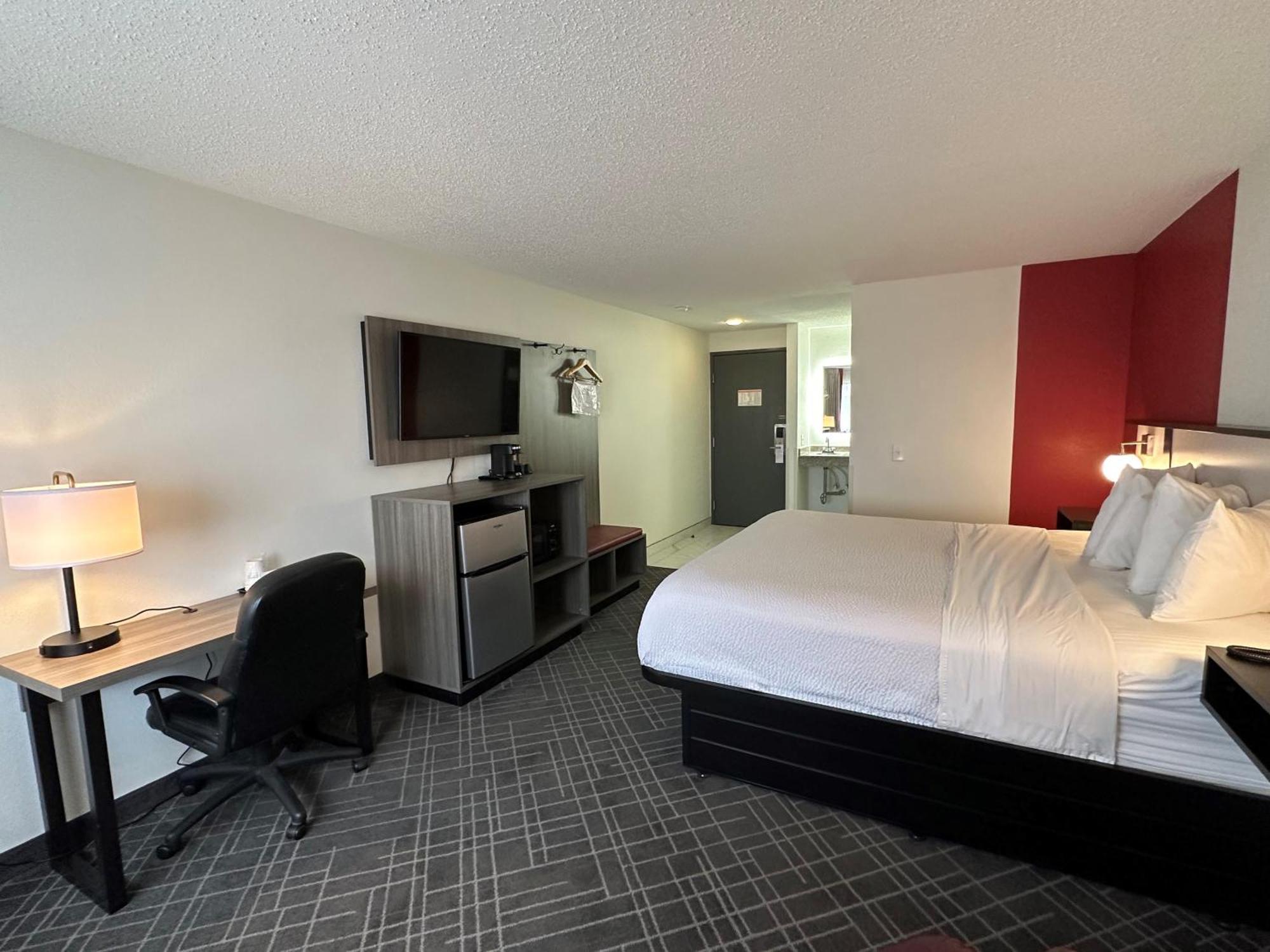 Ramada By Wyndham Waupaca Motel Exterior photo