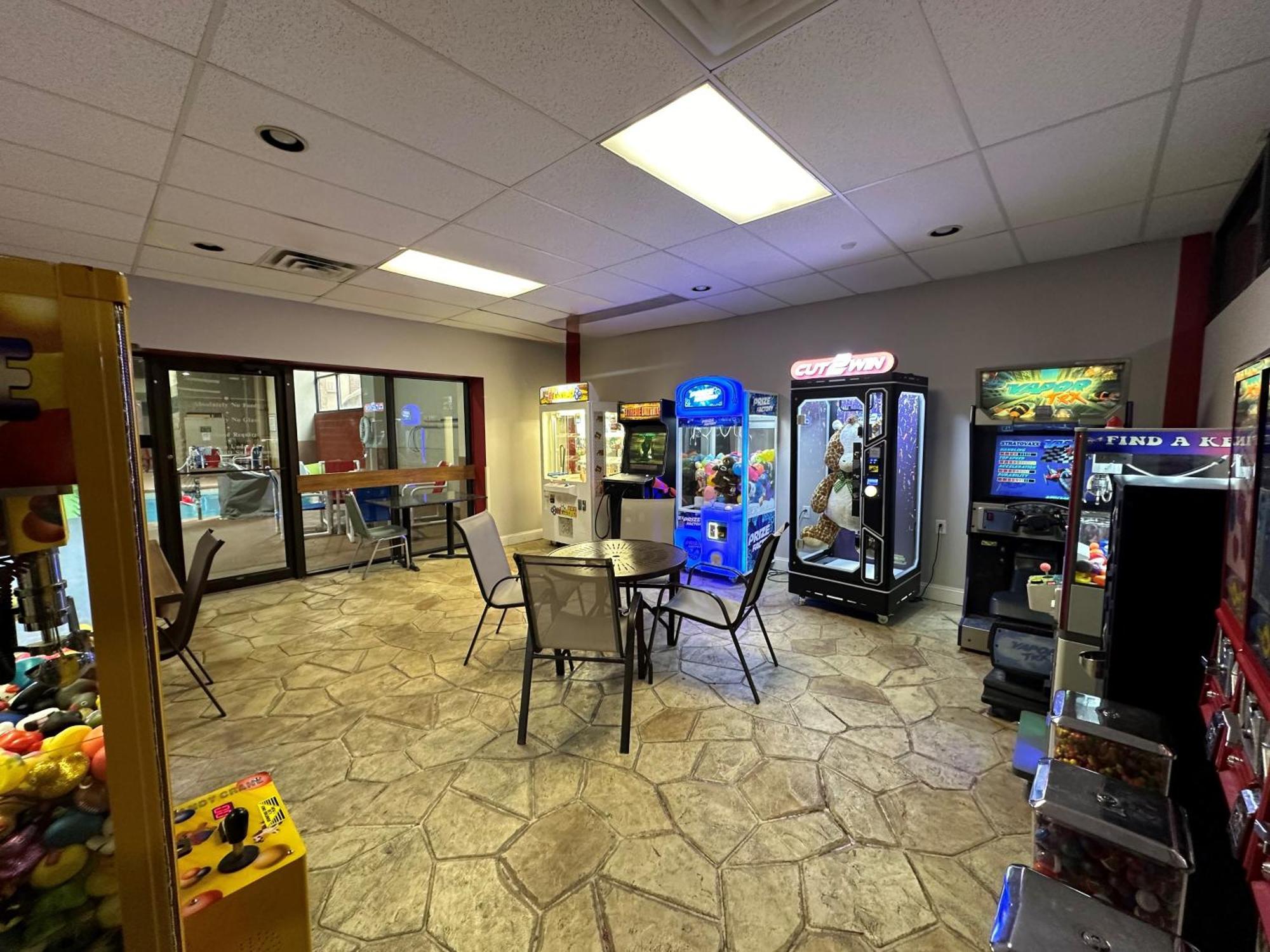 Ramada By Wyndham Waupaca Motel Exterior photo